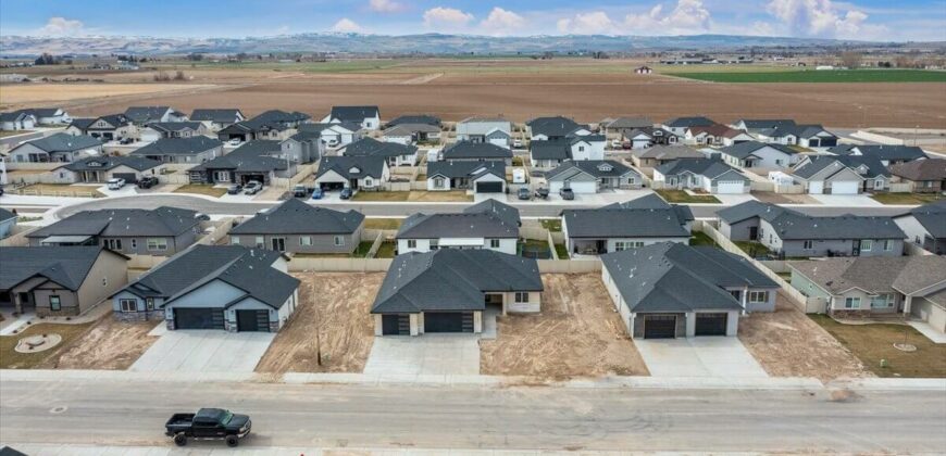 1003 Black Mt Drive, Kimberly