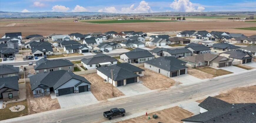 1003 Black Mt Drive, Kimberly