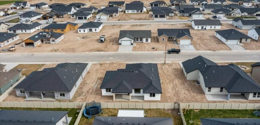 1003 Black Mt Drive, Kimberly